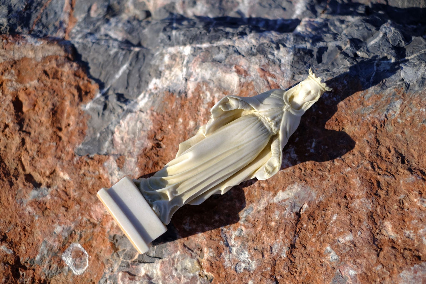 Virgin Mary Premium Sculpture - Sculpo